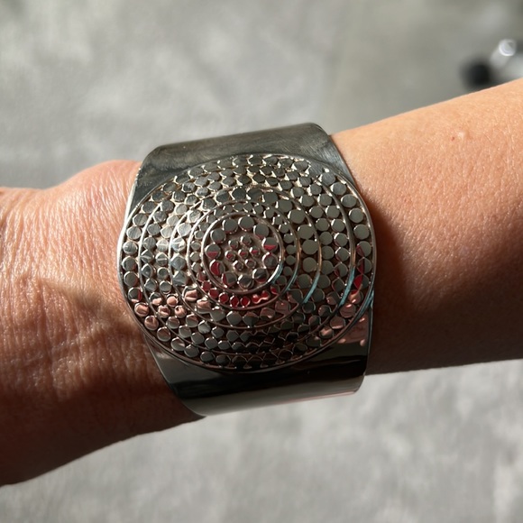 ⭐️Host Pick⭐️RARE ANNA BECK RETIRED CUFF - Picture 9 of 10